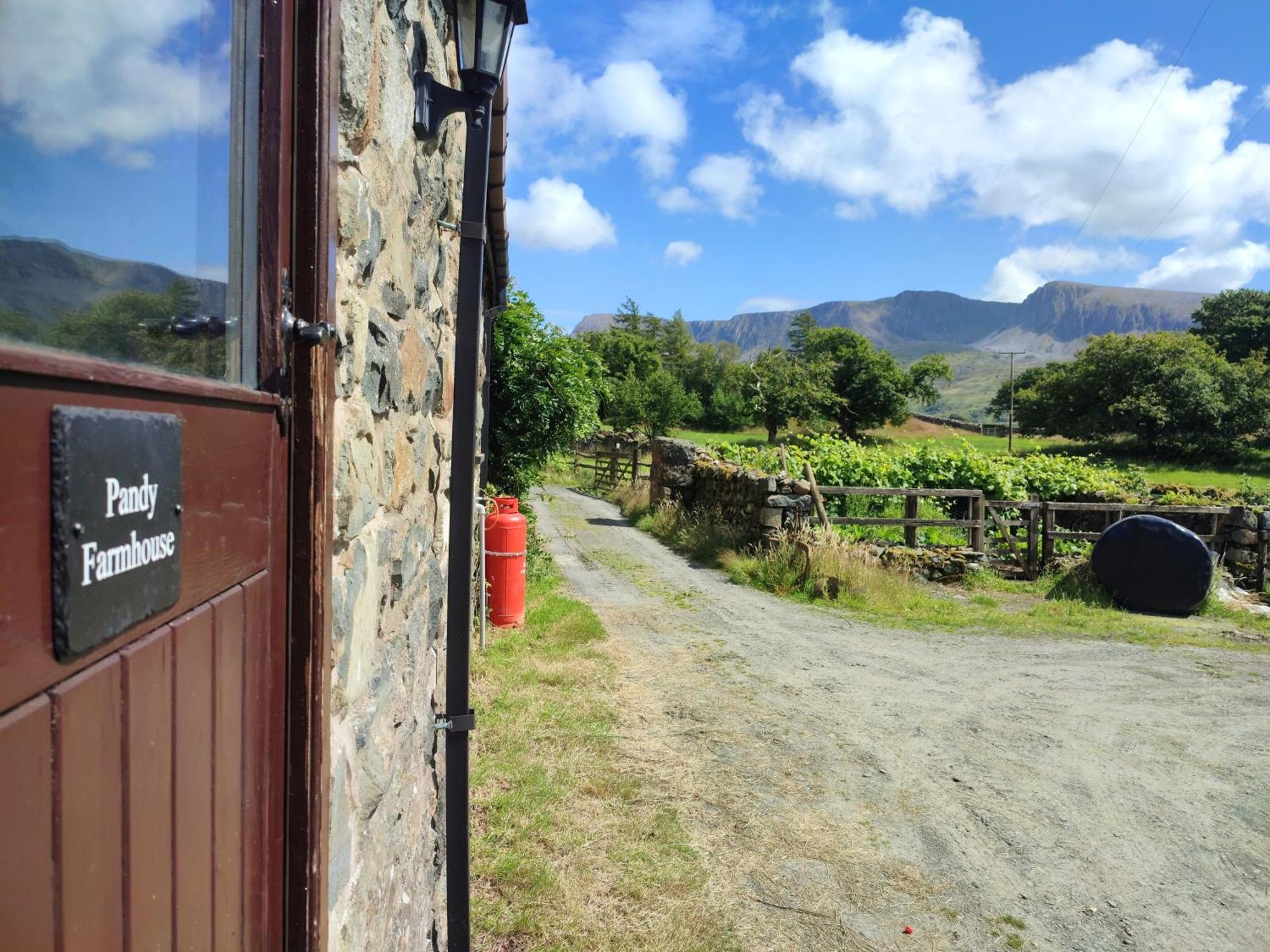 Pandy Farmhouse - Panoramic Mountain Views Within Snowdonia'S National Park - 4X4 Recommended Dolgellau Exterior photo